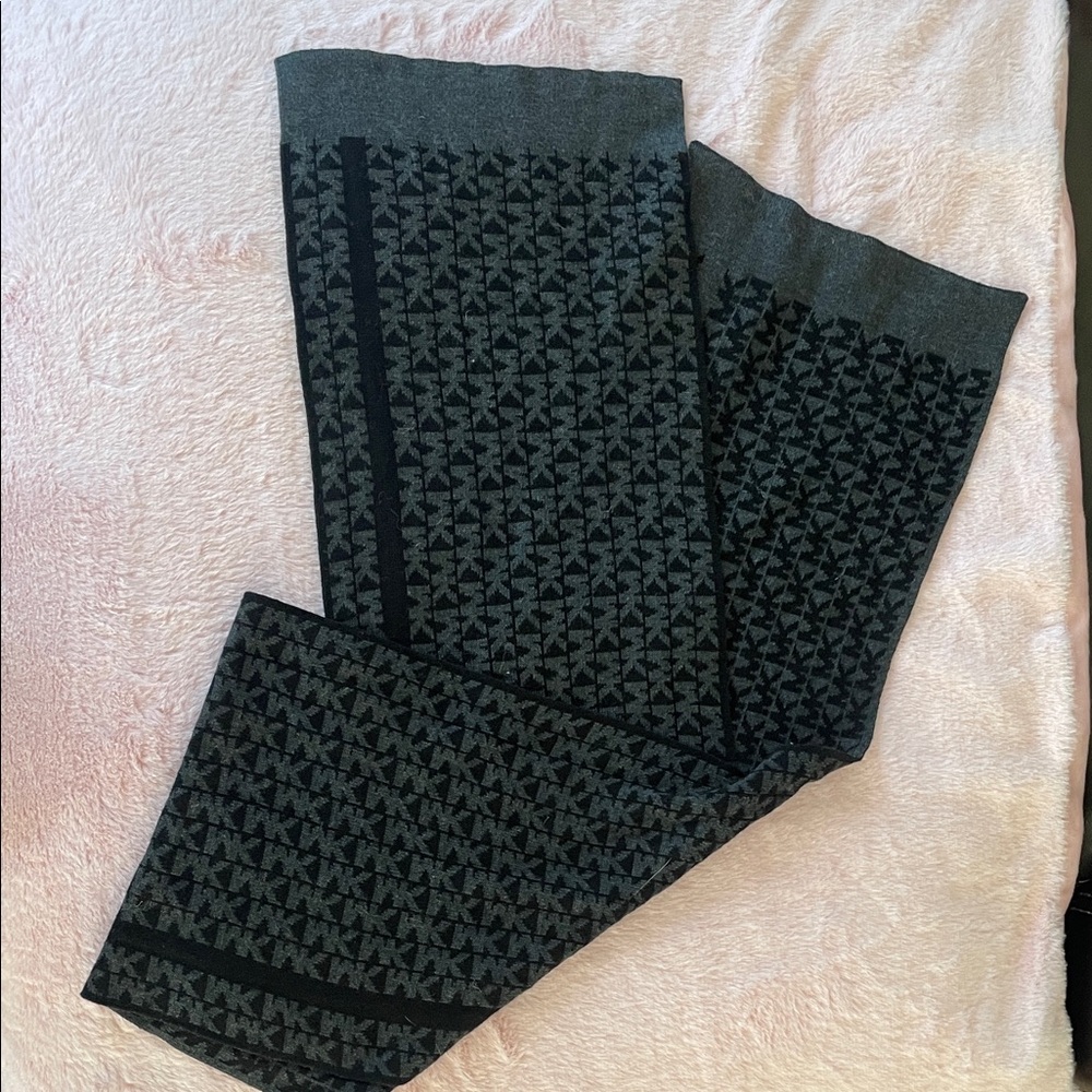 Michael Kors Patterned Scarf** Bundle 5+ items and name your offer!!! 💖💞